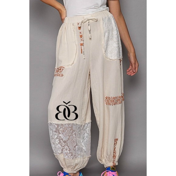 POL Cream Elastic Waist Embroidered Lace Patch Slouchy Joggers - Picture 7 of 12